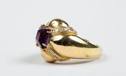 BAGUE en or jaune 18k (750/°°), la monture...