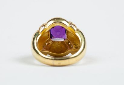 BAGUE en or jaune 18k (750/°°), la monture...