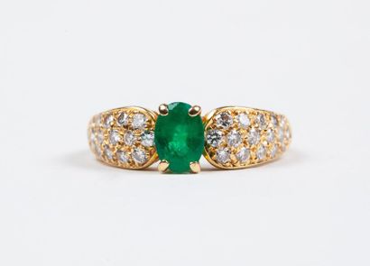 BAGUE en or jaune 18k (750/°° sertie d'une...