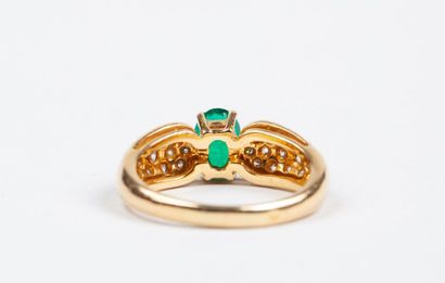 BAGUE en or jaune 18k (750/°° sertie d'une...