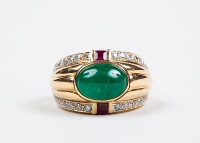 BAGUE jonc en or jaune 18k (750/°°) centrée...