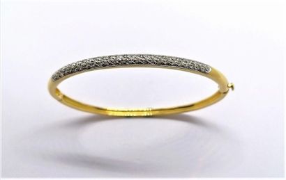 JONC ouvrant en or jaune 18K (750/°°), orné...