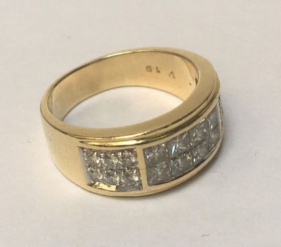BAGUE BANDEAU en or jaune 18k (750/°°) sertie...