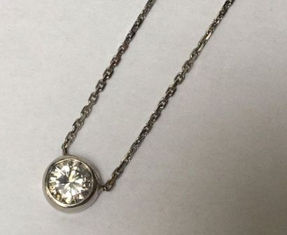 PENDENTIF en or gris 18k (750/°°) formé d'un...