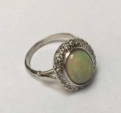 BAGUE POMPADOUR en en or gris18k (750/°°)...