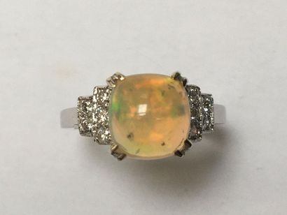 BAGUE en or gris 18k (750/°°) sertie d'un...