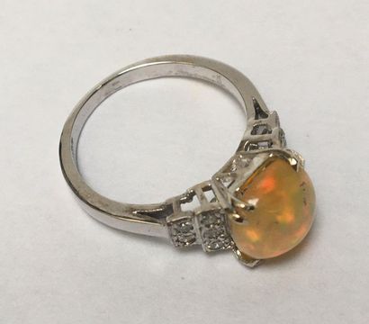 BAGUE en or gris 18k (750/°°) sertie d'un...