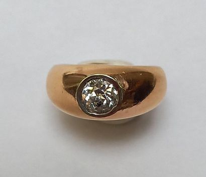 BAGUE jonc en or jaune 18k (750/°°) sertie...