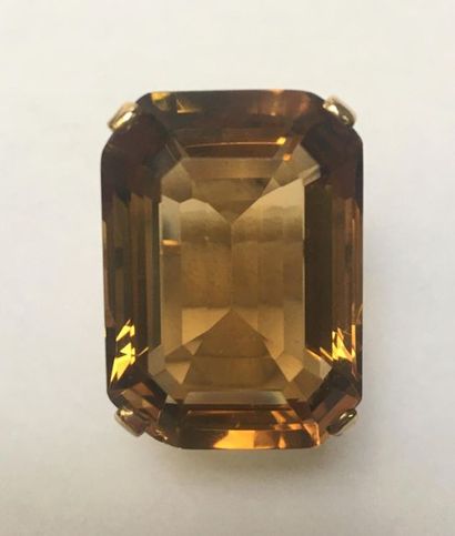 BAGUE en or jaune 18k (750/°°) sertie d'une...