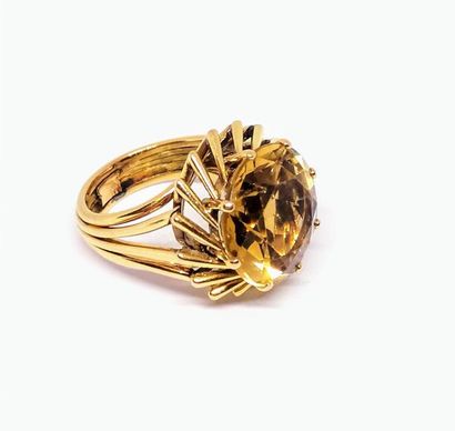 IMPOSANTE BAGUE en or jaune 18K (750/°°),...