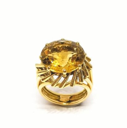 IMPOSANTE BAGUE en or jaune 18K (750/°°),...