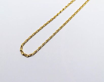 Chaine en or jaune 18K (750/°°) maille figaro,...