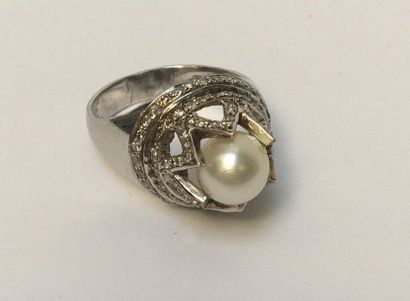 BAGUE en argent 925/°° formant une couronne...