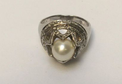 BAGUE en argent 925/°° formant une couronne...