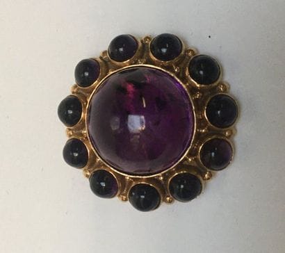 * - BROCHE en or jaune 14k (585/°°) en forme...