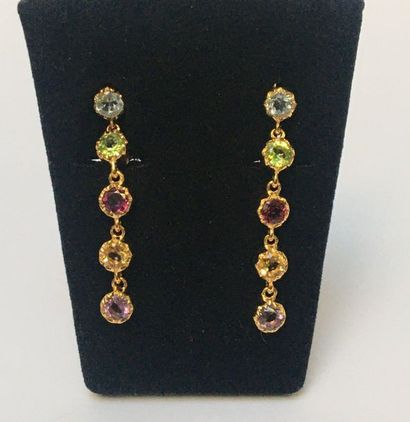 PAIRE DE PENDANTS D'OREILLE en argent doré...