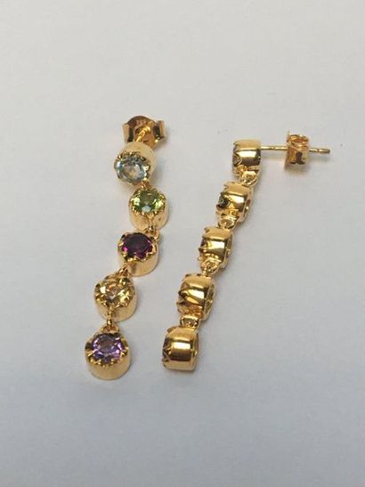PAIRE DE PENDANTS D'OREILLE en argent doré...