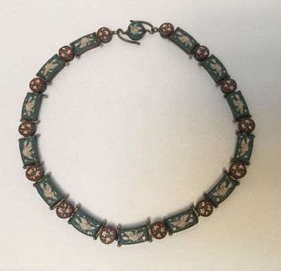 COLLIER composé de maillons ronds et rectangulaires...