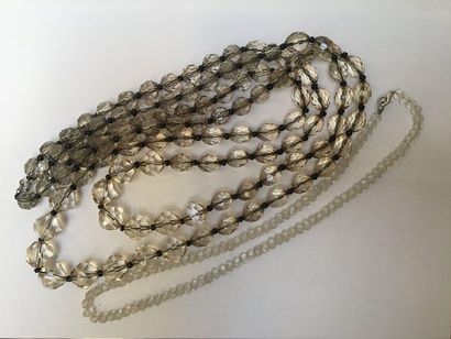 ENSEMBLE composé de colliers fantaisie d...