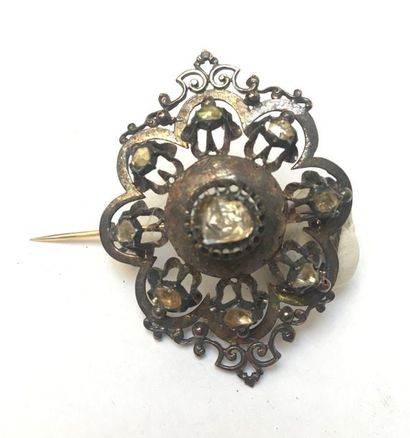 BROCHE en or 18k (750/°°) et argent 925/°°...