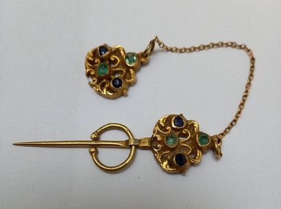 * - FIBULE en or jaune 14k (585/°°) à motif...