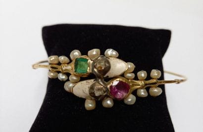 BRACELET JONC ancien ouvrant en or jaune...