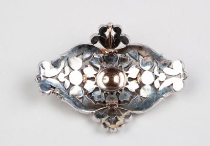 ELEMENT DE PARURE en or gris 18k (750/°°)...