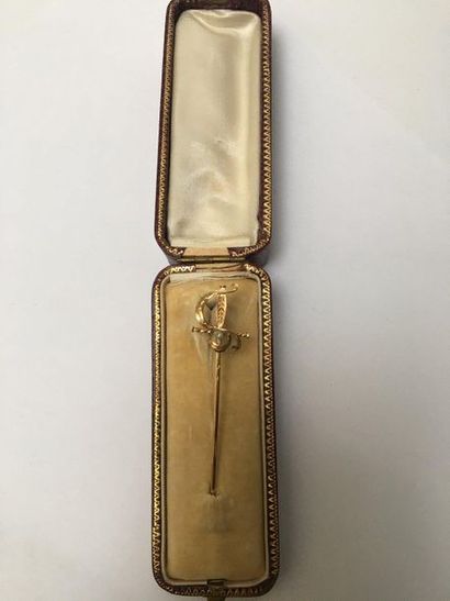 EPINGLE DE CRAVATE en or jaune 18k (750/°°)...