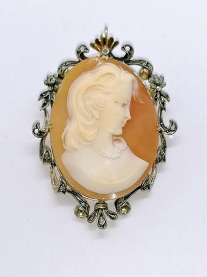 BROCHE PENDENTIF en or jaune 18K (750/°°),...