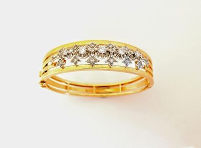 BRACELET en or jaune 18K (750/°°), ouvrant,...
