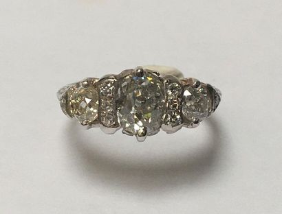 BAGUE JARRETIERE en or gris 18k (750/°°)...