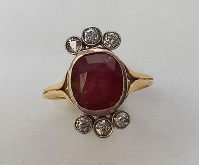 BAGUE ancienne en or jaune 18k (750/°°) et...