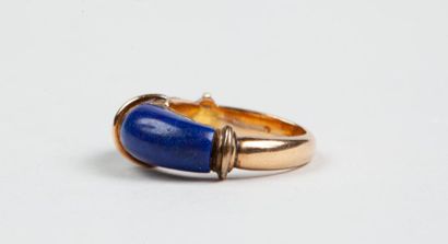 * - BAGUE jonc en or jaune 18k (750/°°) ornée...