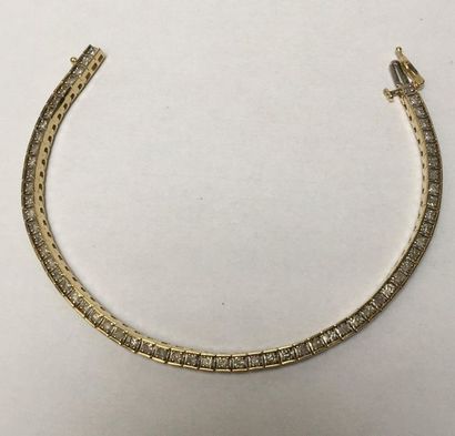 * - BRACELET RIVIERE en or jaune 9/10k serti...