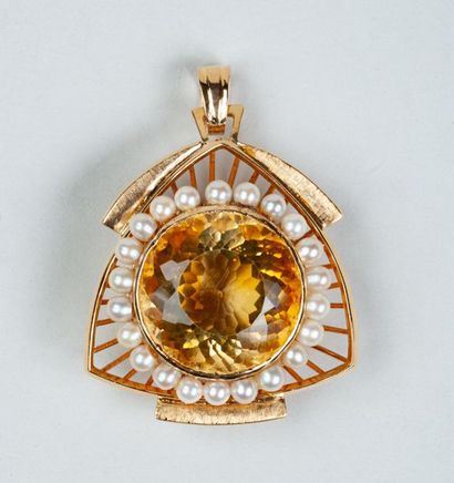 IMPORTANT PENDENTIF en or jaune 18k (750/°°)...