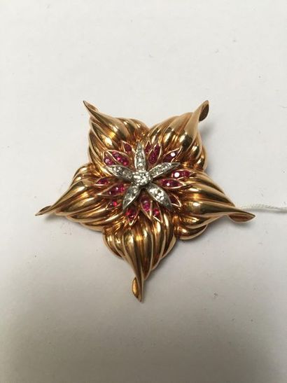 CARTIER New York, CLIP de corsage en or jaune...