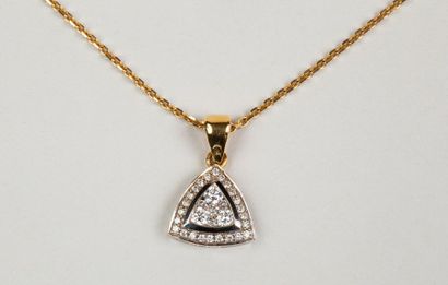 PENDENTIF en or gris et or jaune 18K (750/°°)...