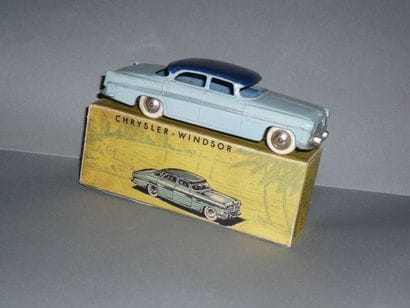 CIJ Chrysler Windsor bleue 

En l'état, boîte...