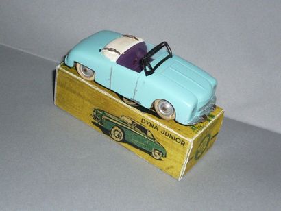 CIJ Dyna Panhard junior verte

En l'état,...