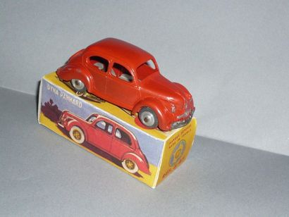 CIJ Dyna Panhard rouge 

En l'état, boîte...