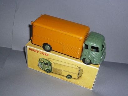 DINKY TOYS n°33A Simca cargo .BE

En l'état,...