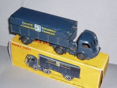 DINKY TOYS n°32AB Panhard semi-remorque SNCF...