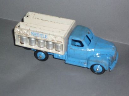 DINKY TOYS n°25O Studebaker laitier 

Mauvais...