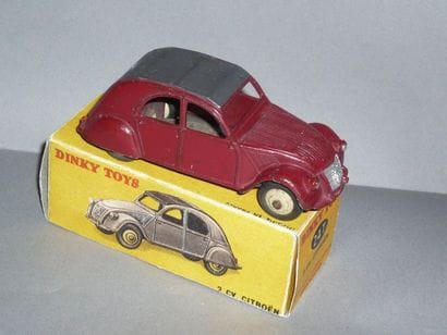 DINKY TOYS n°24T Citroën 2CV (3 feux) rouge...