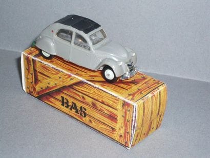 MICRO-NOREV. N°6 Citroën 2CV

Boîte refa...
