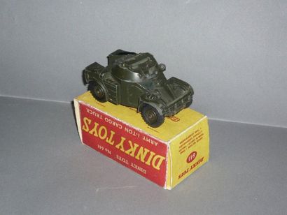 DINKY TOYS n°814 AML Panhard. 

En l'état....