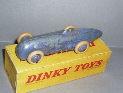 DINKY TOYS n°23A Racing car 

En l'état....