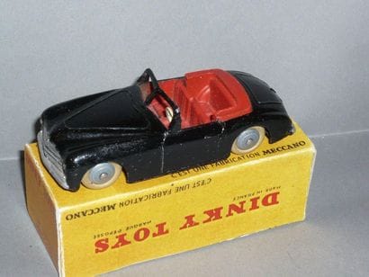 DINKY TOYS n° 24S Simca 8 sport. Pare brise...