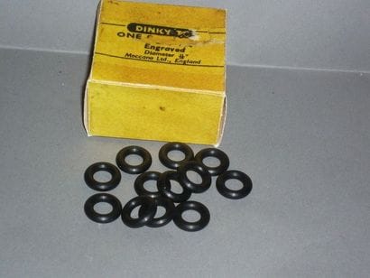 DINKY TOYS Boîte de 12 pneus pour voitur...
