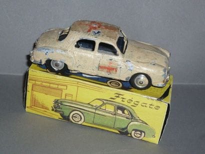CIJ. Renault Frégate. 

Mauvais état. Boîte...